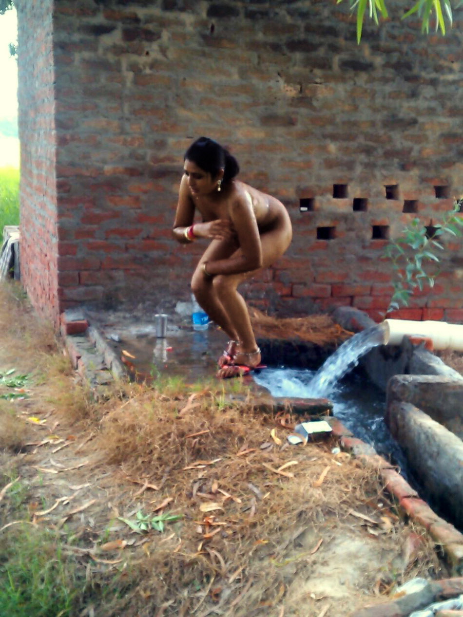 Ladies naked bathing picture