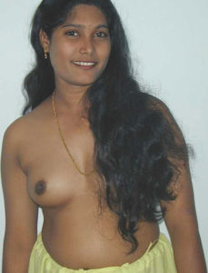 pretty indian hottie nude boobs