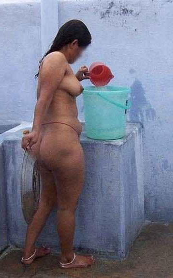 Oon Dot Sindhi Bhabhi Nude Bathing Private Photographs 1