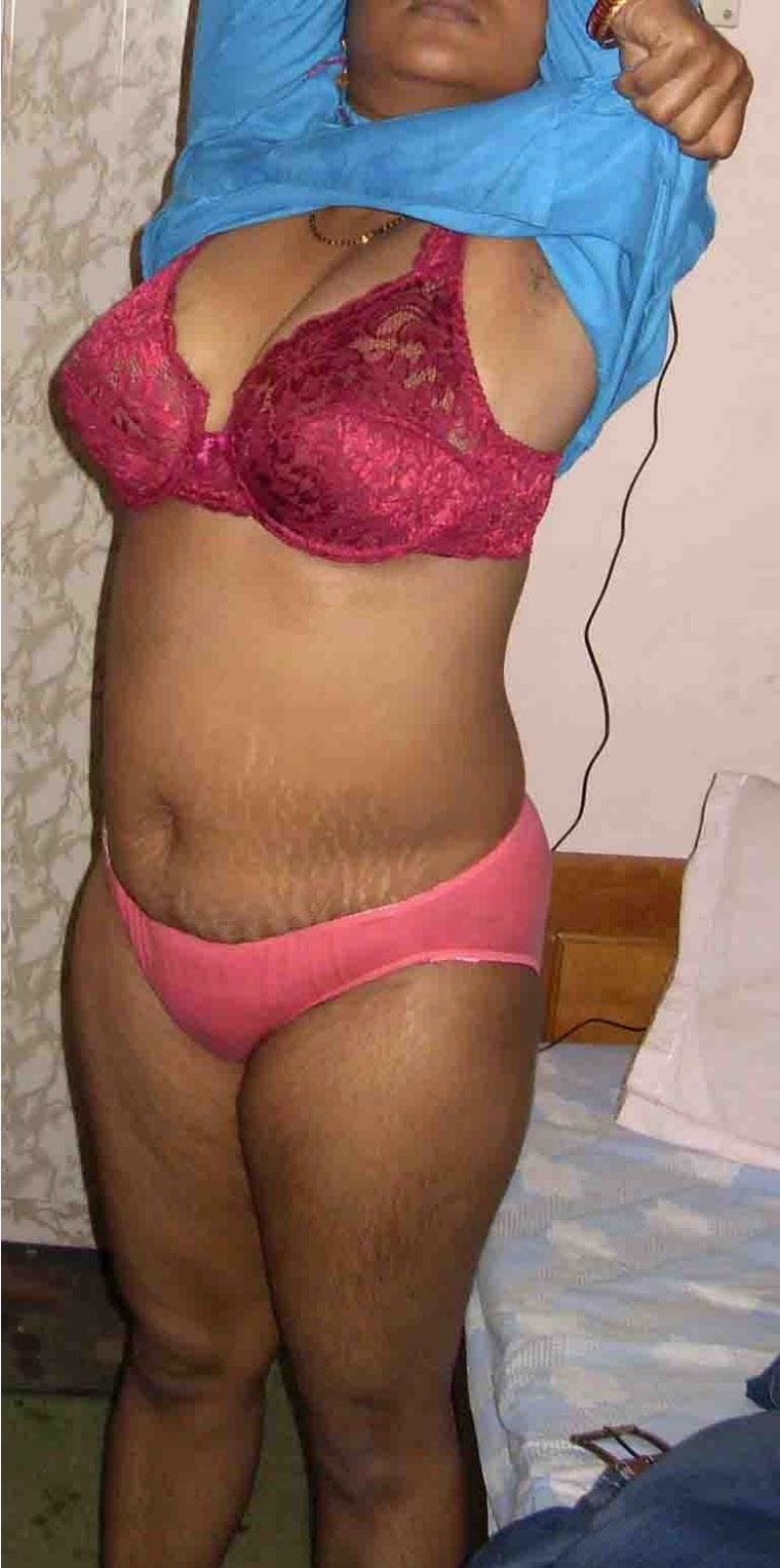 Curvy and Slim Desi Indian Hotties Explicit Amateur Photos ...