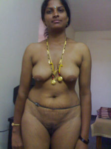 curvy babe full nude