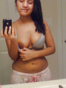 nude boob babe mirror selfie
