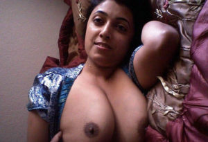 sexy babe nude boobs