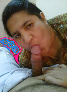 indian babe sucking dick