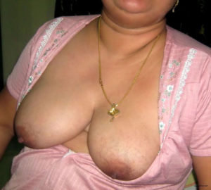 chubby hottie nude boobs