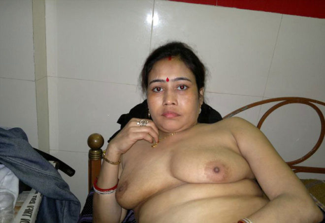 Big Milky Tits Desi - Desi Matures Boobs Show XXX Pics Indian Collection