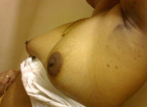 hot Indian bhabhi naked boobs