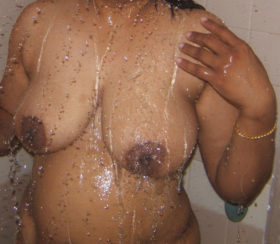 bhabhi naked bath boobs