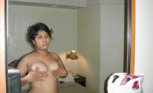 bhabhi naked boobs in hotel