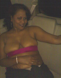 hot bhabhi horny titts picture
