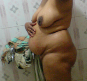 indian aunty naked nipples xx