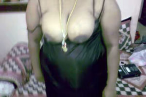 sexy indian aunty boobs