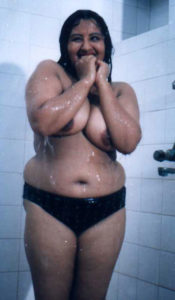 shy bhabhi naked bath xx