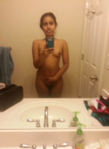 taking selfie nude pic