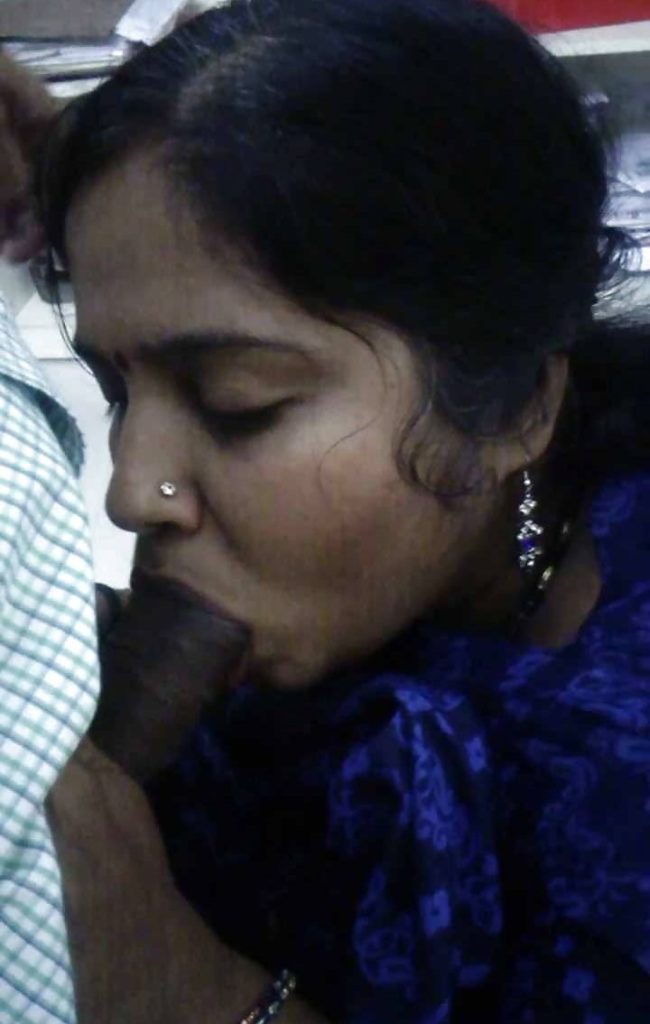 Hot Andhra Aunty Blowjob Naked Photo