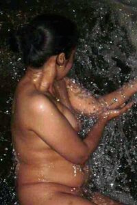 desi naked bhabhi bath