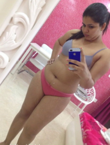 curvy Indian girlfriend selfie