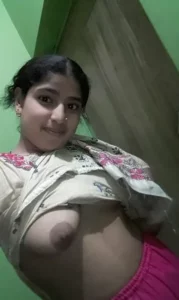 bhabhi showing her  boobs
