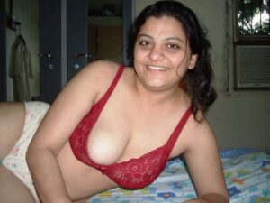  bahbhi with big boobs in bra