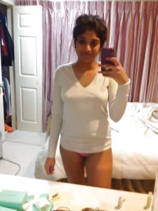 nude pretty Indian GF