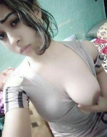 Sexy Indian College Girl's Huge Boobs