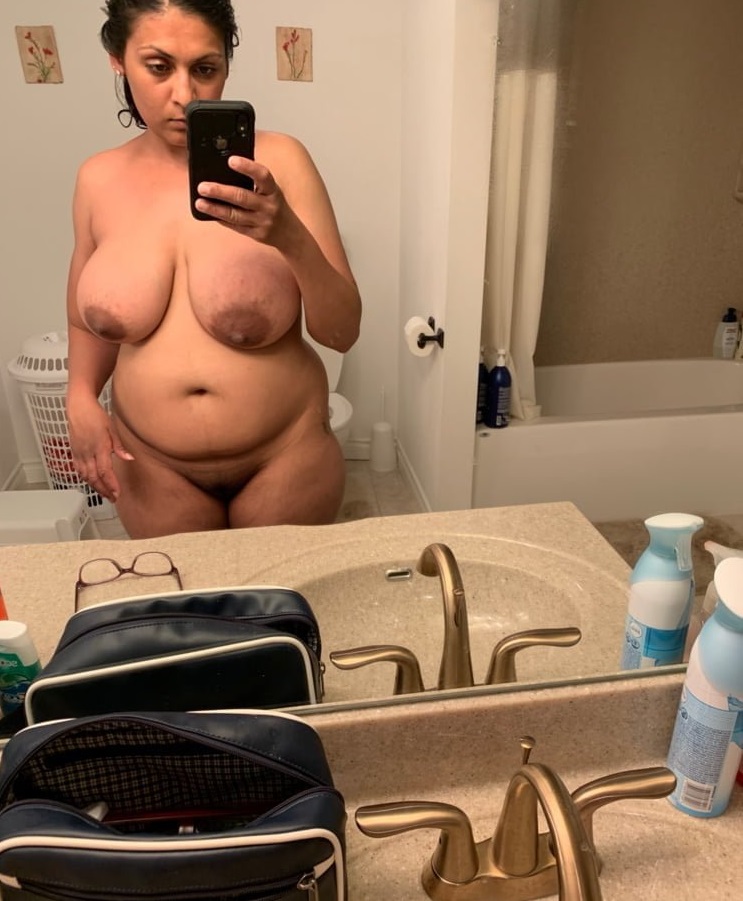 mature busty wife nude
