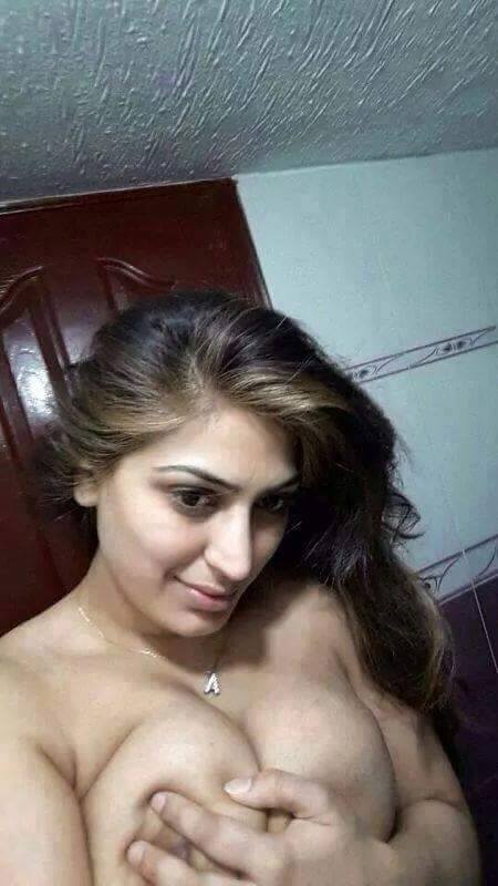 pretty wife topless selfies