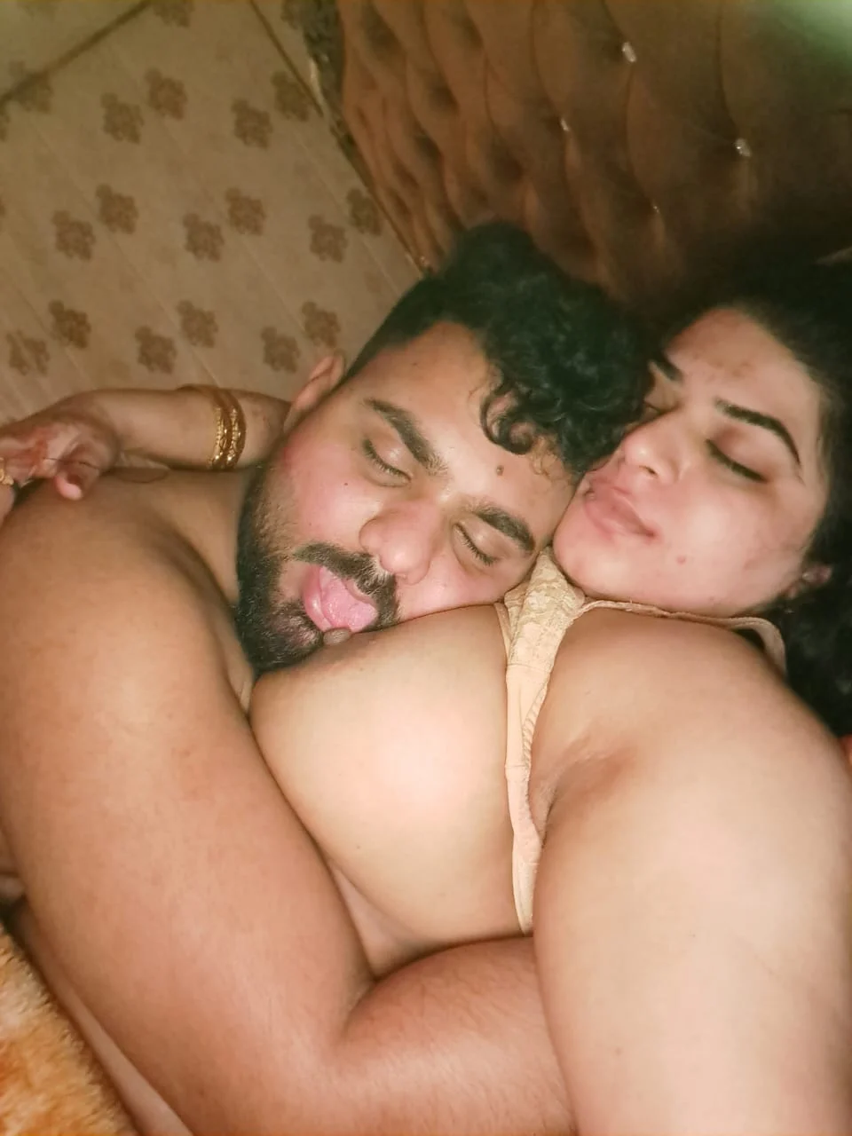 Pakistani Milk Tanker Bhabhi Feeding Boobs – Indian Porn Pictures – Desi  Xxx Photos